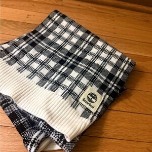 Women’s timberland scarf black white plaids
